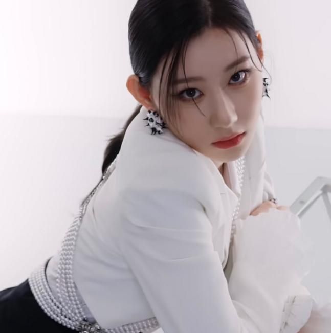 Foto de CHAERYEONG (ITZY)