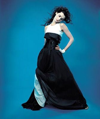 Photo of Emma Shapplin