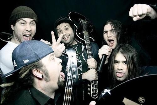 Foto de More Than A Thousand