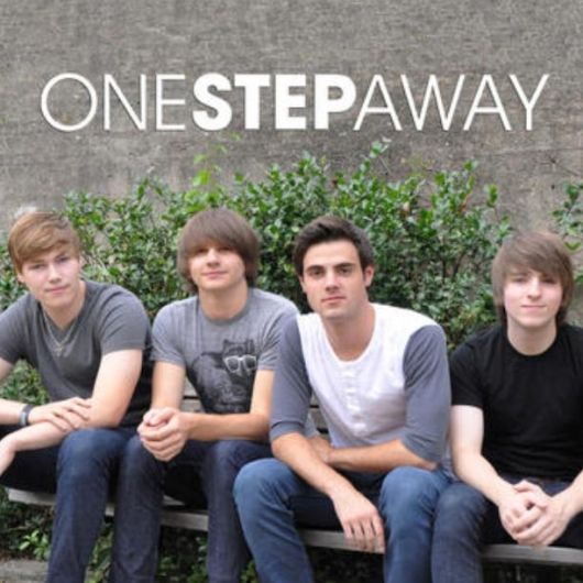 Foto de One Step Away