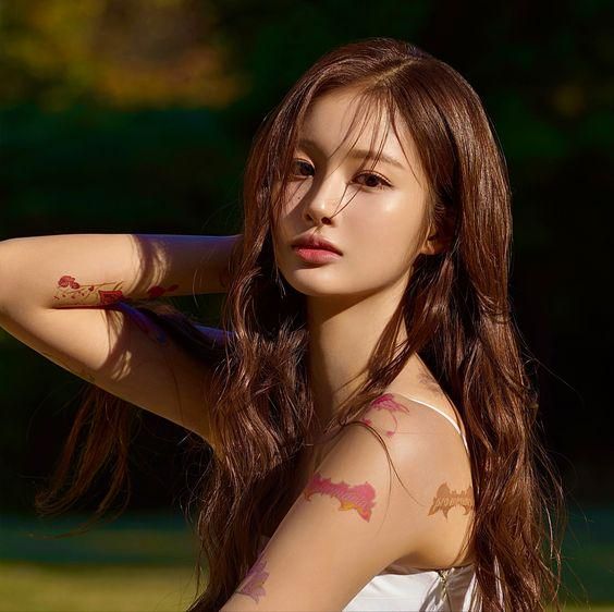 Photo of SULLYOON (NMIXX)