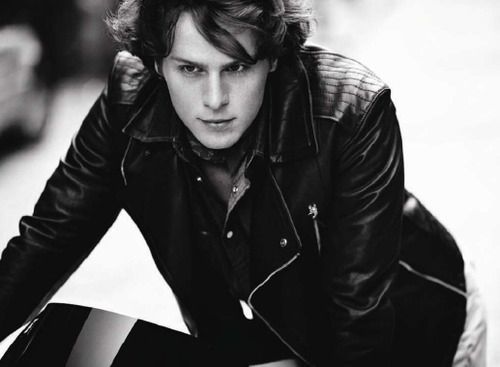Photo of Jonathan Groff