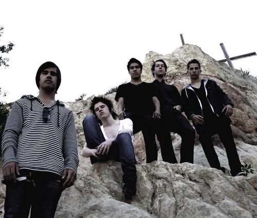 Foto de Underneath The Gun