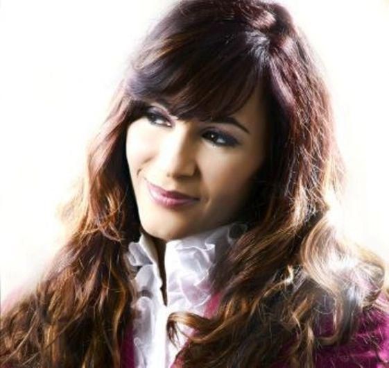 Photo of Theresa Ruas