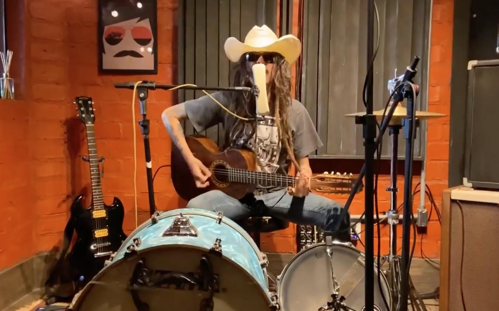 Foto de Chelo Lion And His Yellow Fingers