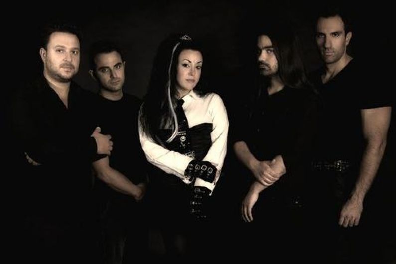 Foto de On Thorns I Lay