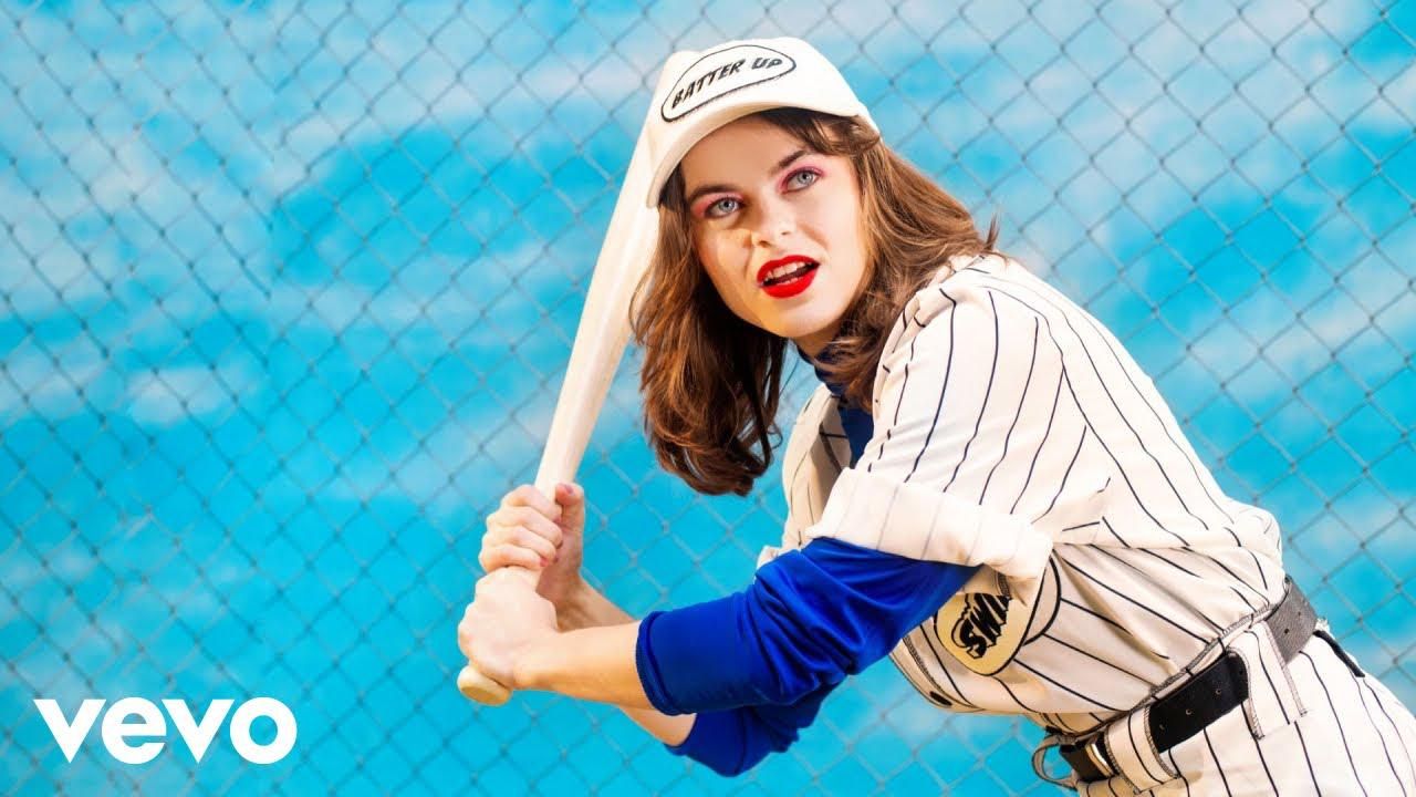 Photo of Ellie Dixon