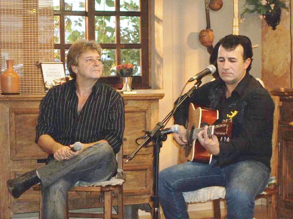 Foto de Rouxinol e Sabiá