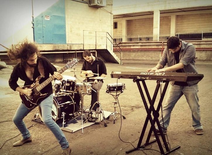 Foto de Distorted Harmony