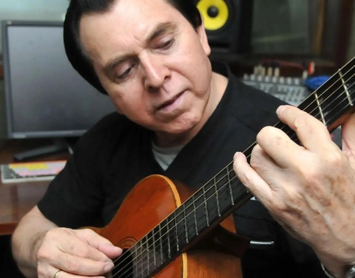 Foto de Oscar Pérez con La Alegre Fórmula Nueva