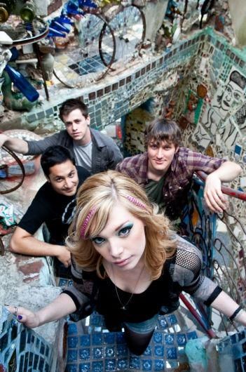 Foto de June Divided