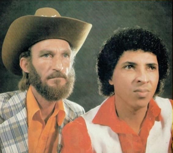 Foto de Rouxinol e Cardeal