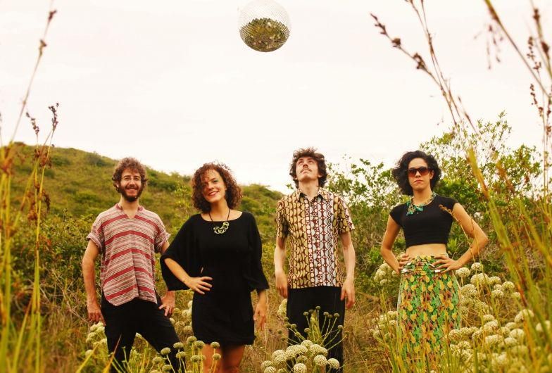 Foto de Letícia e Trio Macela Nova