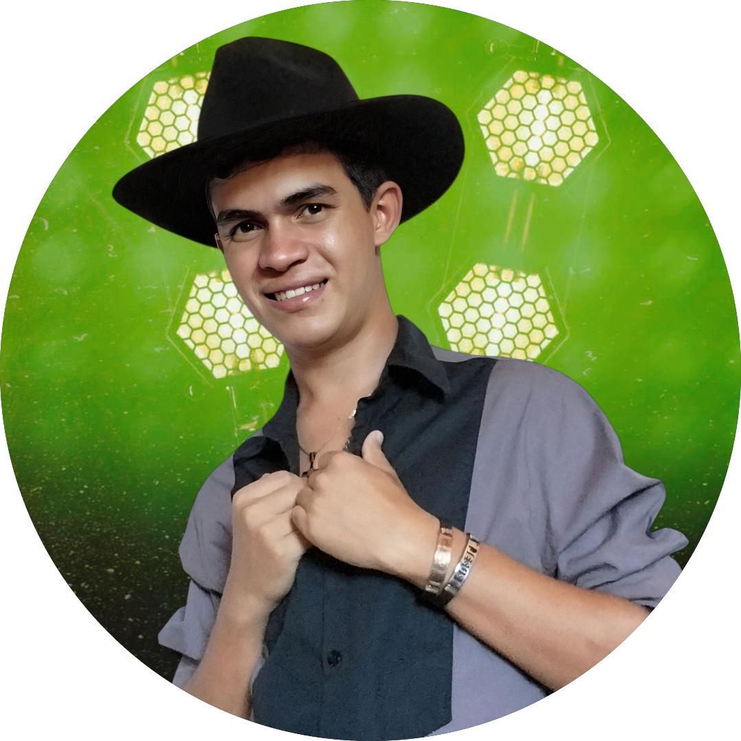 Photo of Felipe Pegada Top