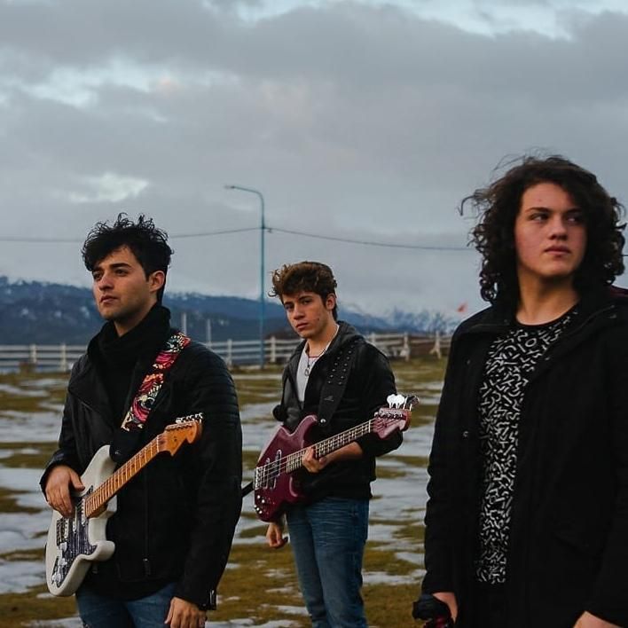 Foto de Mientras El Lobo