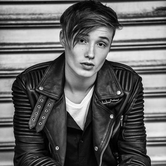 Foto de Isac Elliot‎
