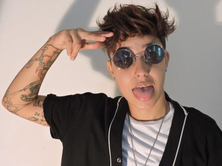 Photo of Theo Branches