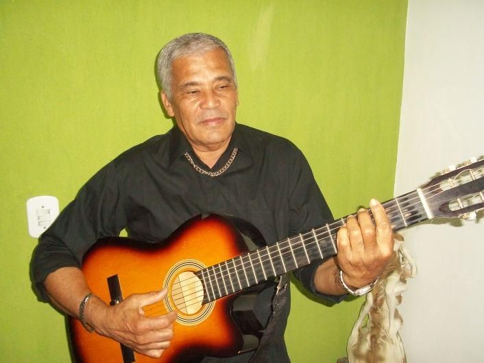 Photo of Carlos Brucy