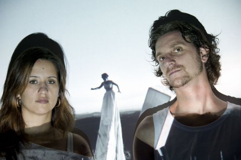 Foto de Estrela Leminski e Téo Ruiz