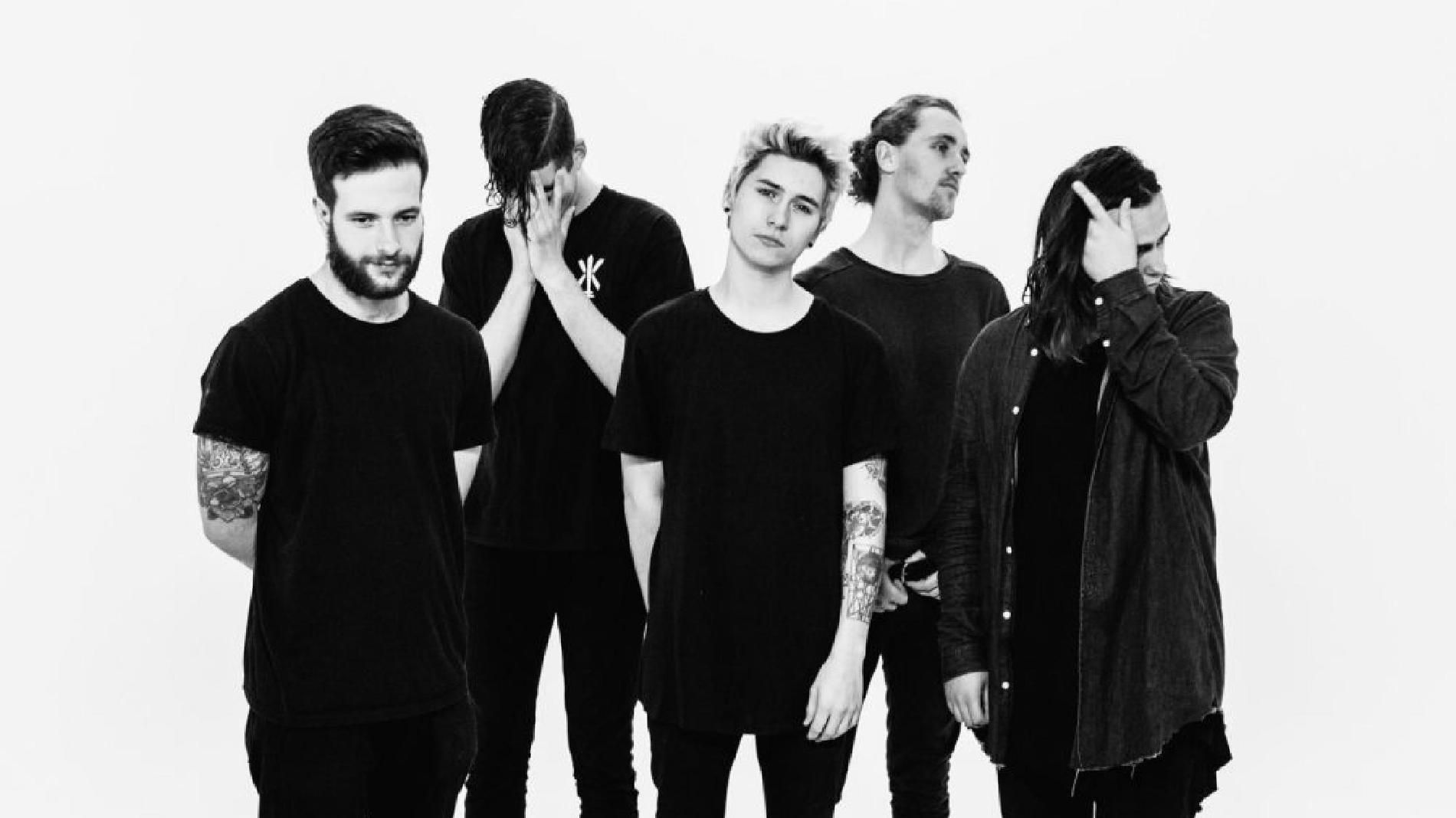 Foto de Holding Absence