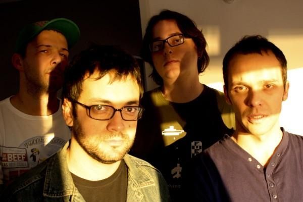 Foto de Nunca Mais, Brigitte