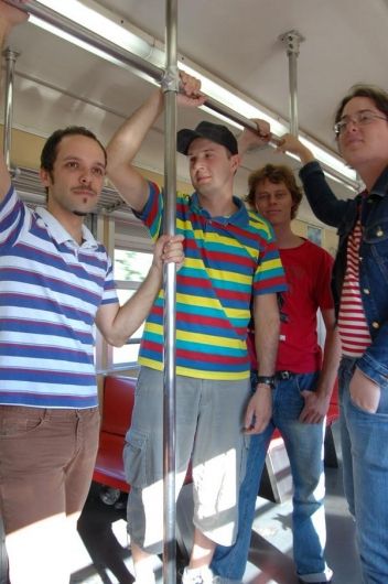 Foto de Nunca Mais, Brigitte