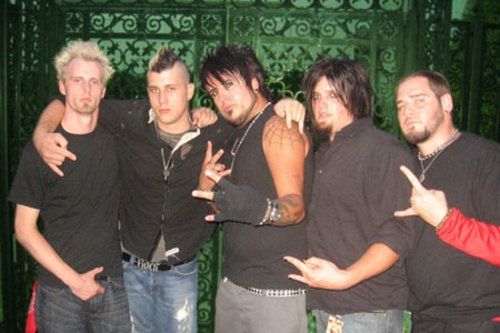 Foto de Surrender The Fall