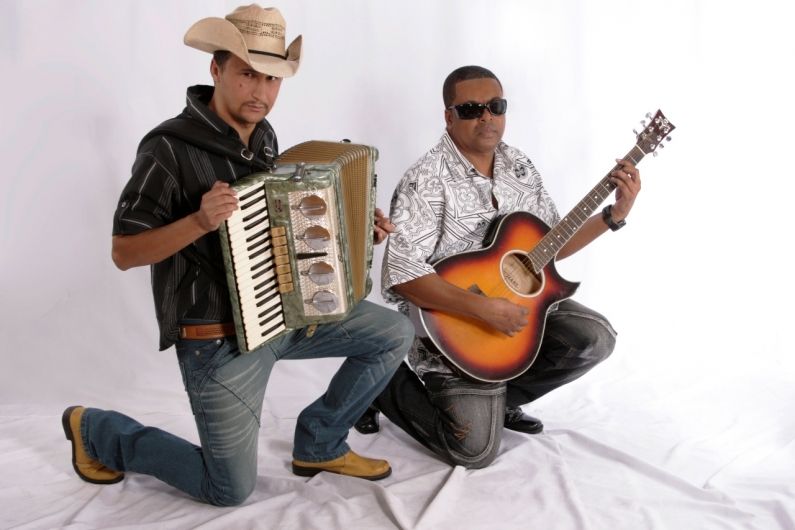 Photo of Leo Simoes & Luciano