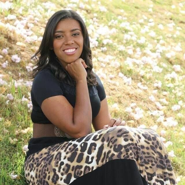 Photo of Cantora Gislaine Lilian