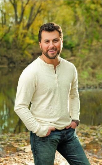 Photo of Tyler Farr