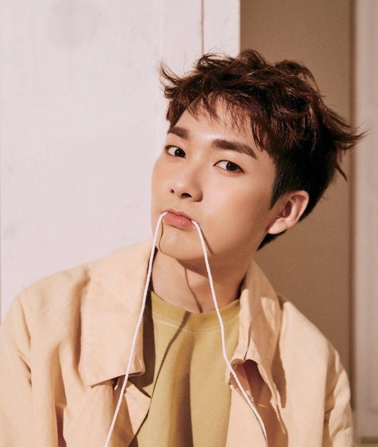 Foto de Aaron (NU'EST)