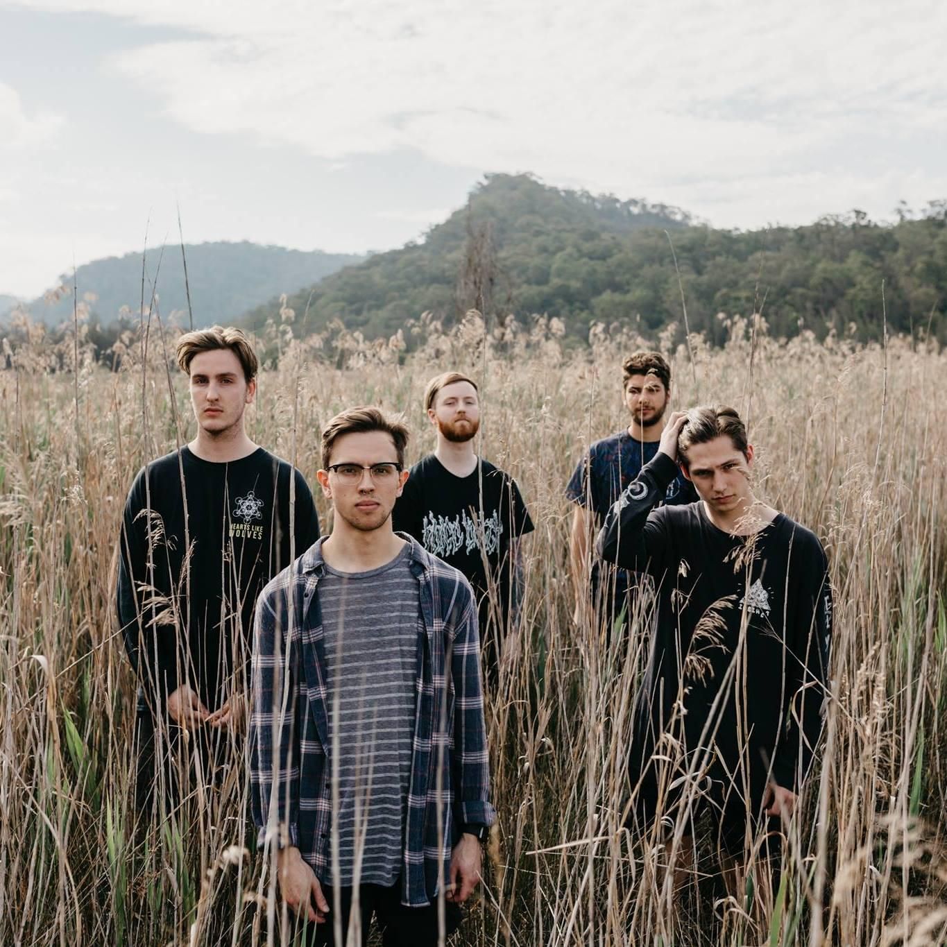 Foto de Above, Below