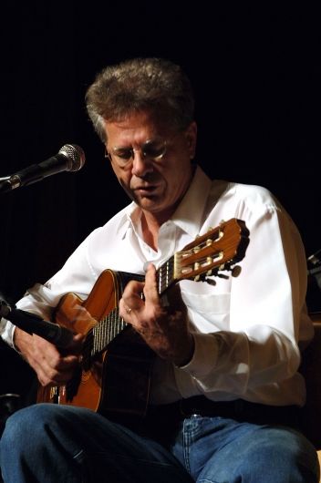 Photo of Carlos Bona