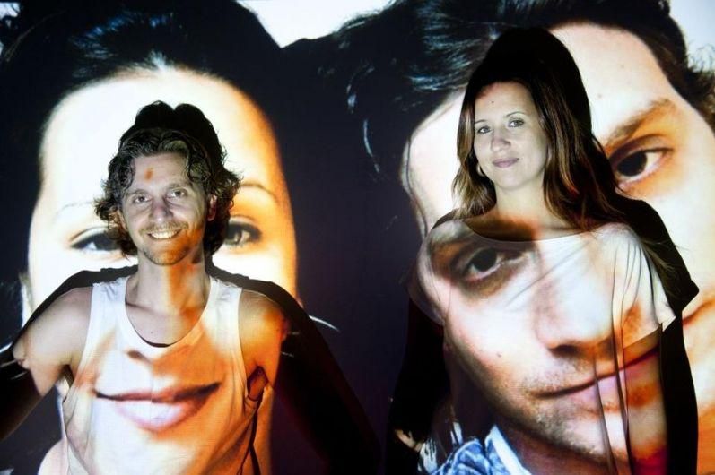 Foto de Estrela Leminski e Téo Ruiz