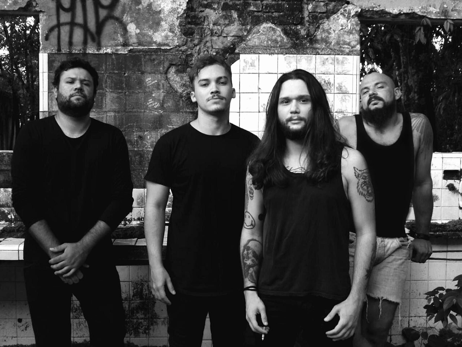 Foto de Burst Into Fire