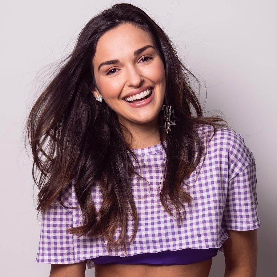 Photo of Fefi Oliveira