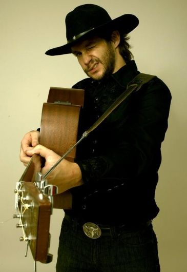 Photo of Caio Corsalette e o Dollar Furado