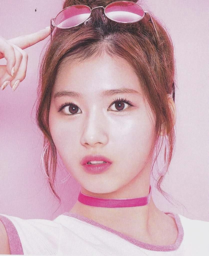 Foto de Sana (TWICE)