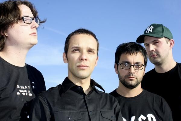 Foto de Nunca Mais, Brigitte