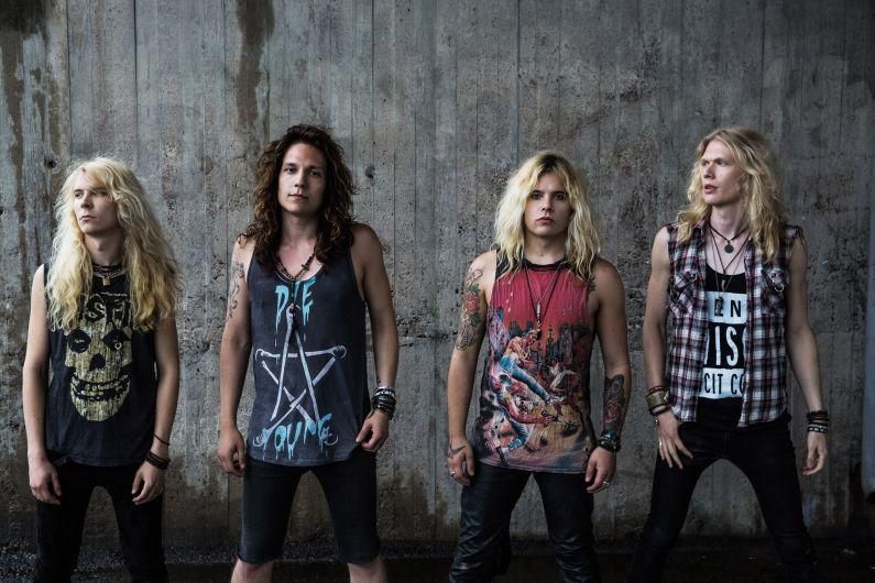 Photo of Santa Cruz (Rock)