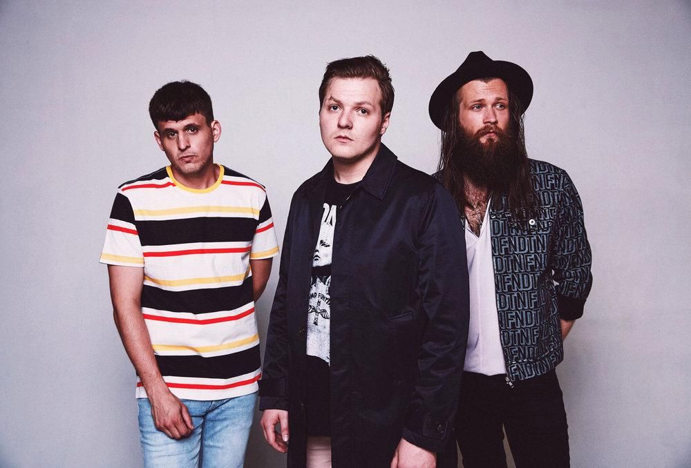 Foto de Too Close To Touch