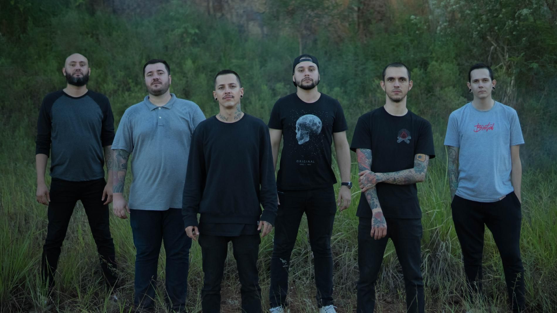 Foto de House Goes Down