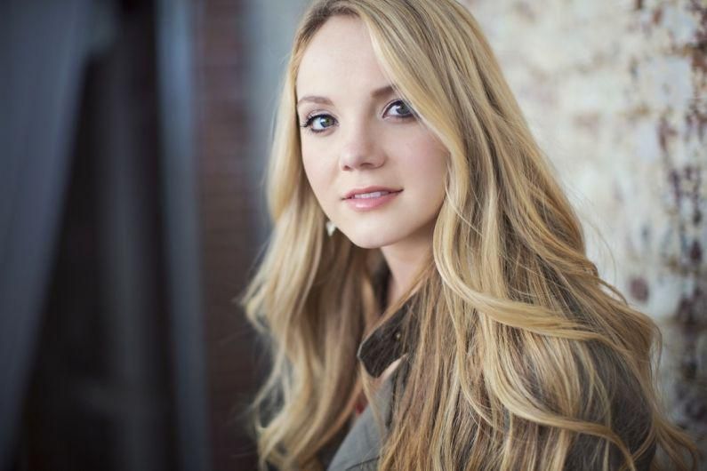 Photo of Danielle Bradbery