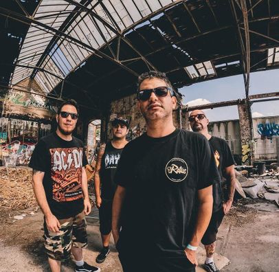 Foto de Statues On Fire