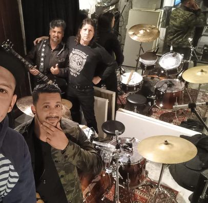 Foto de Os Nativos da Ilha