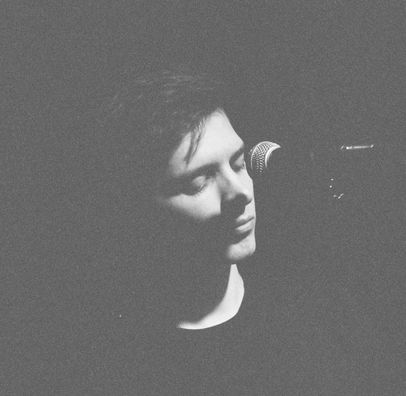 Foto de Young And Dramatic