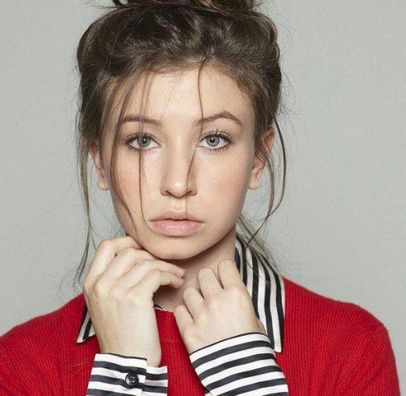 Foto de Katelyn Nacon