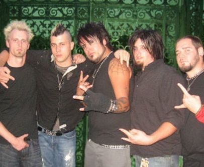 Foto de Surrender The Fall