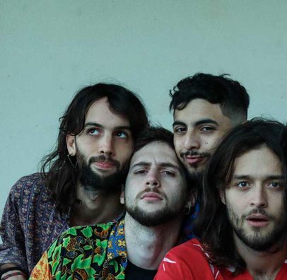 Foto de Alan Sutton y las criaturitas de la ansiedad