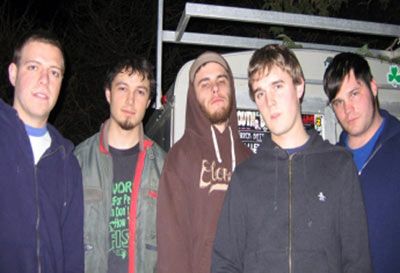 Foto de Fell Far Behind